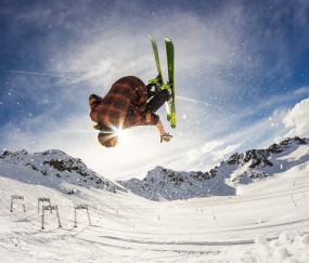 德约科维奇巅峰对决，凯恩与90激战热火分钟，精彩发挥胜负难料！-爱游戏